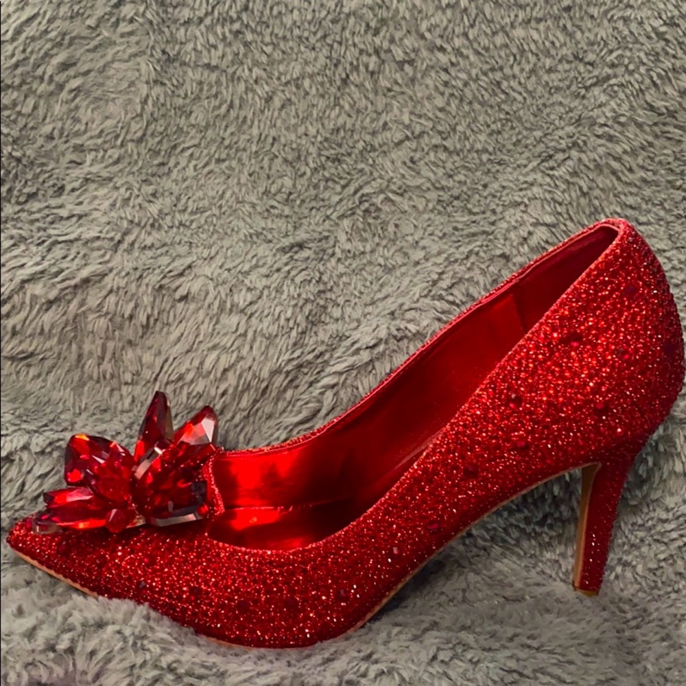 Cinderella crystal red pump